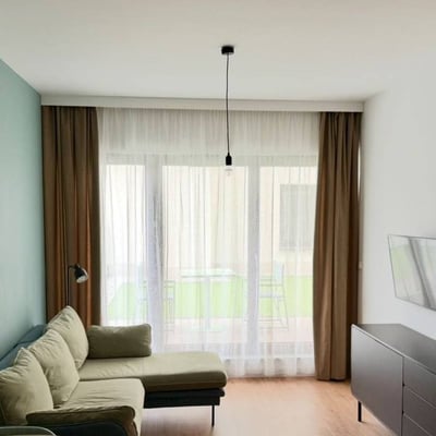 Alquiler de un elegante piso de 2 habitaciones, 49 m², con jardín privado en Cracovia, Polonia